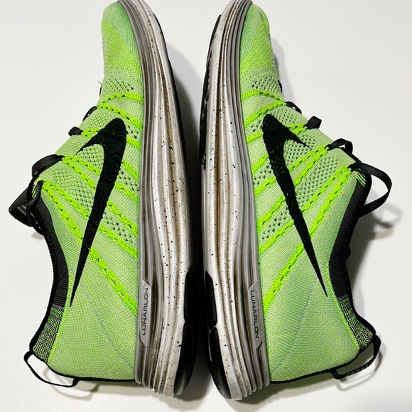 Nike Flyknit Running Shoes - Picture 6 of 6